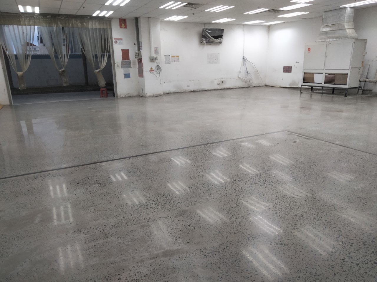 Mài đánh bóng nền nhà xưởng - Thi Công Sơn Epoxy Đang Khoa - Công Ty TNHH Thương Mại Xây Dựng Đang Khoa